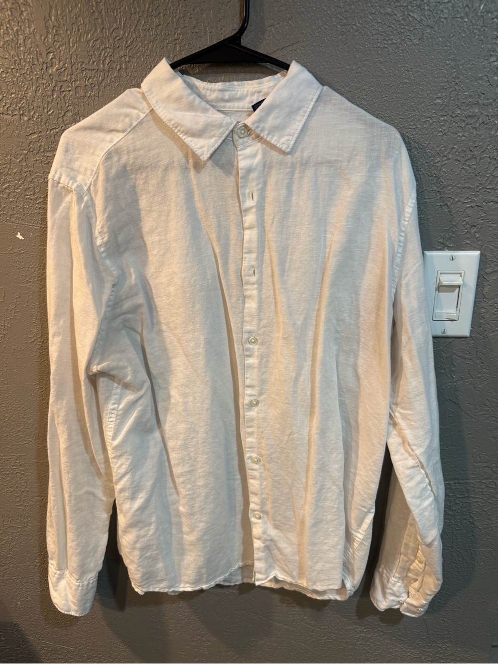 Perry Ellis Men's Lightweight White Button-Down Shirt